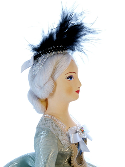 Кукла коллекционная в женском придворном костюме 18 века