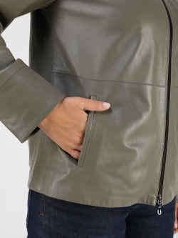 Кожаная куртка демисезонная с капюшоном