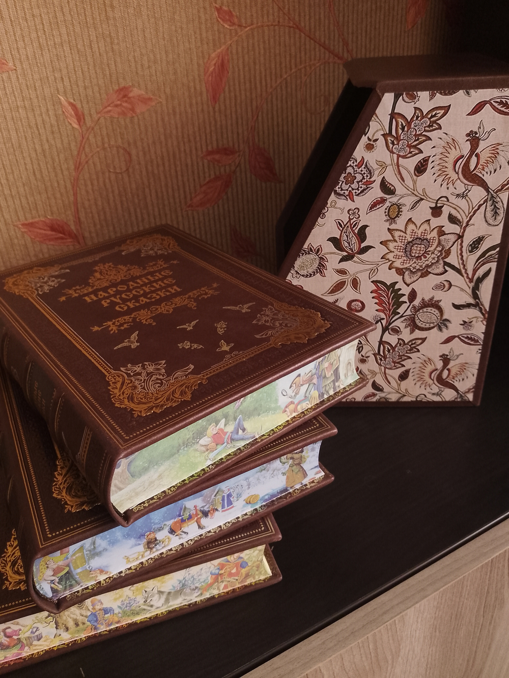 А.Н. Афанасьев "Русские народные сказки" Книги в кожаных обложках в 3-х томах, в футляре