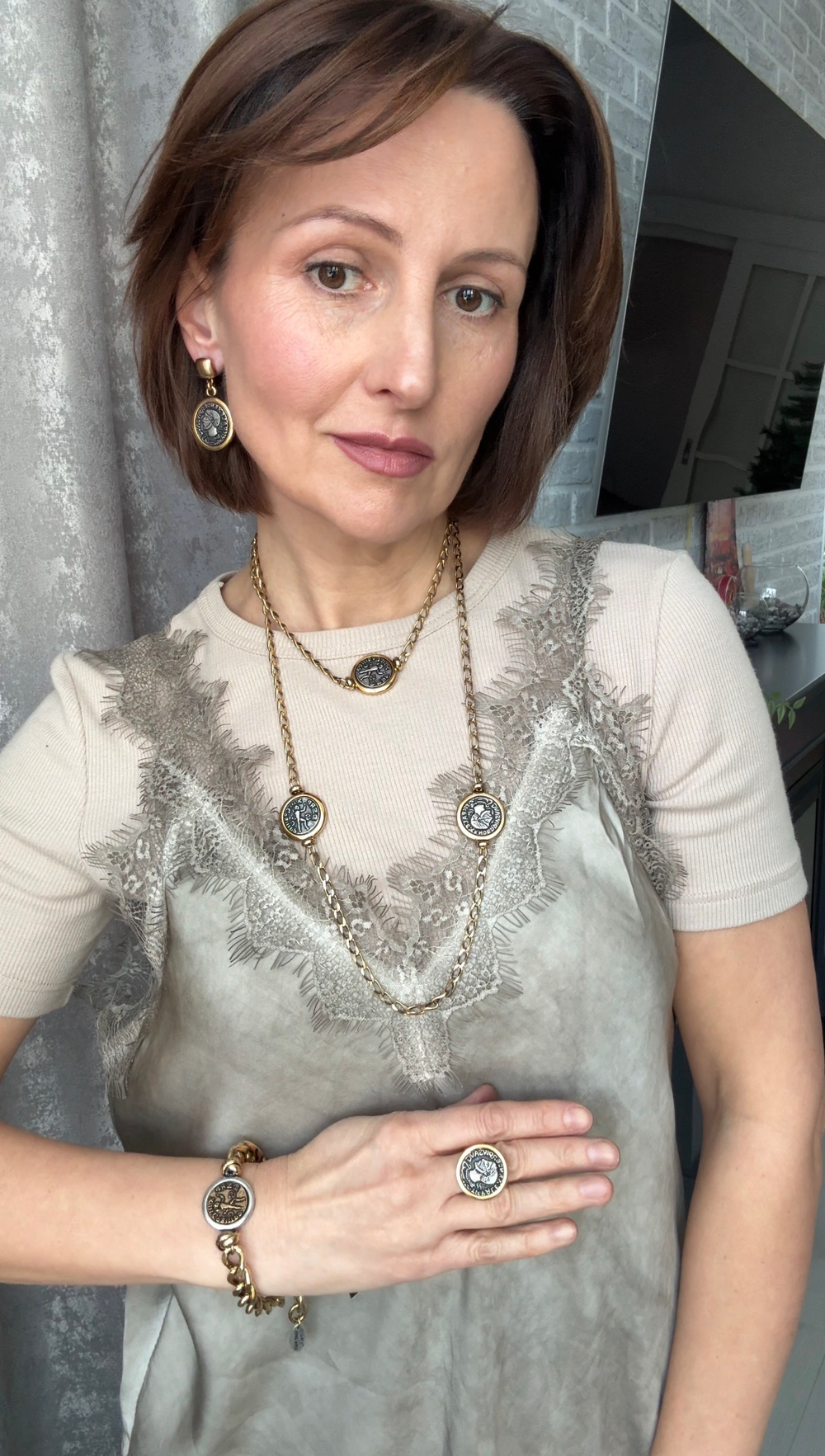 Колье длинная золот.цепь с монетами с профилем римс.импер., оттенок серебро с золот.кантом