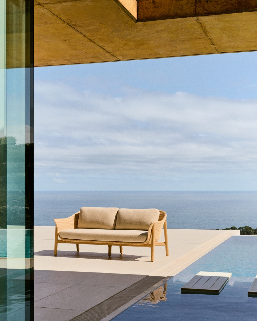 Двухместный диван Galea из тикового дерева и синтетического ротанга 170,5 см