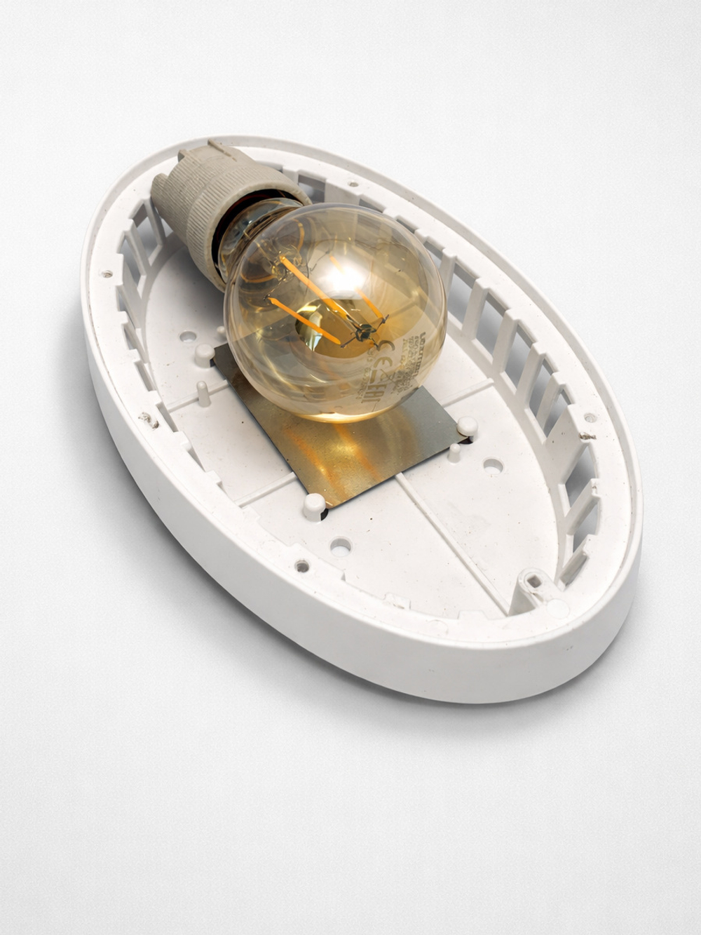 Компактный ударопрочный светильник шкафов и гардеробных E27 (Поликарбонат)