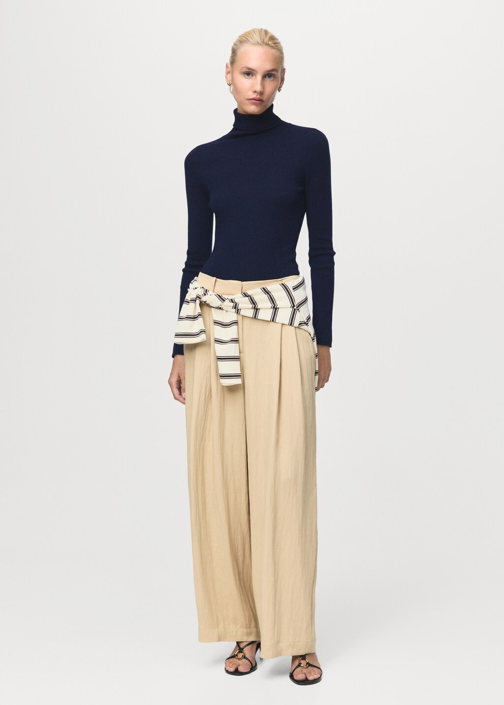 Шерстяной джемпер с высоким воротником