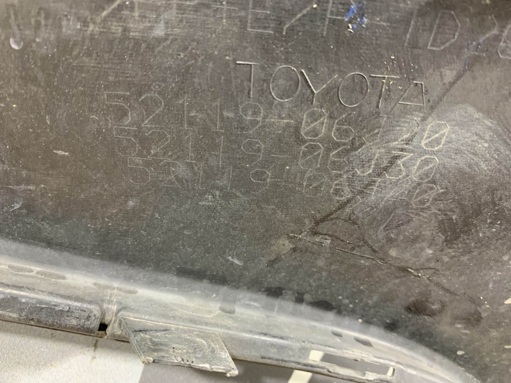 Бампер передний Toyota Camry (XV70) 20-нв Б/У Оригинал 5211906J20