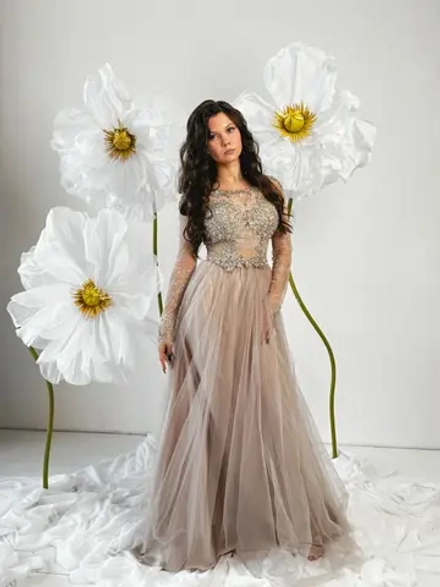 Платье вечернее с расшитым лифом