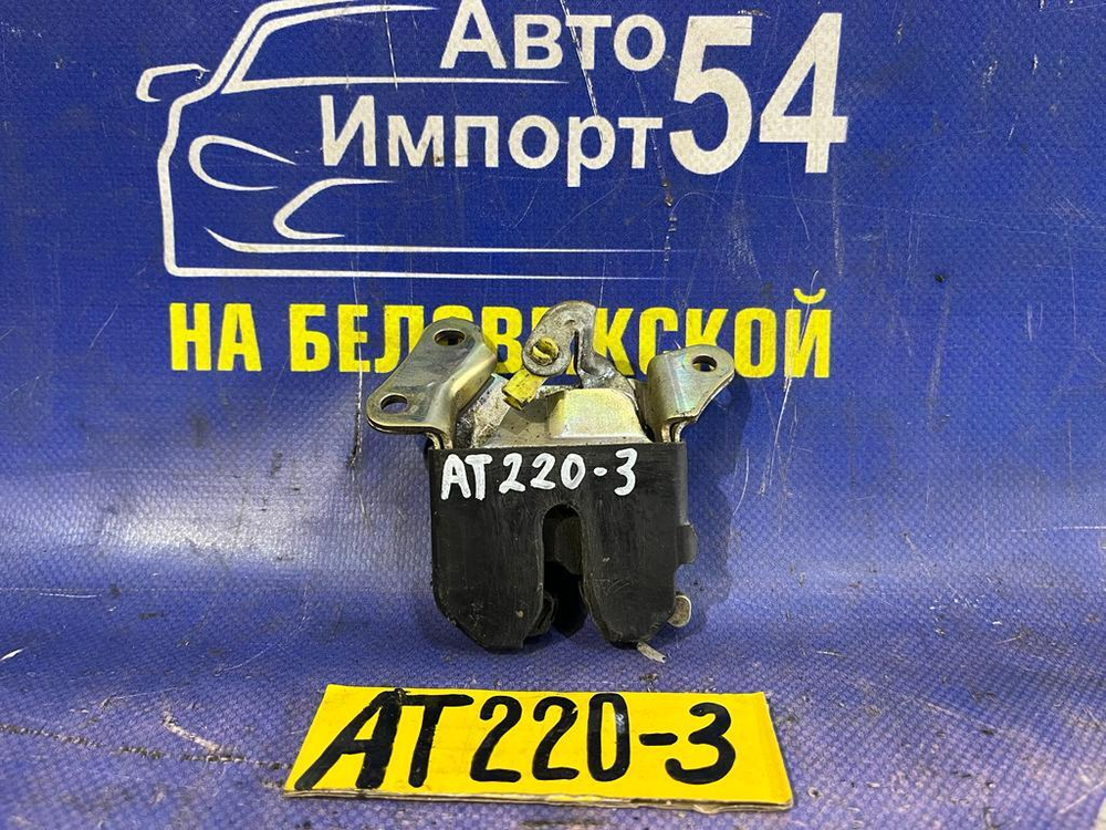 Замок багажника TOYOTA AVENSIS 1999