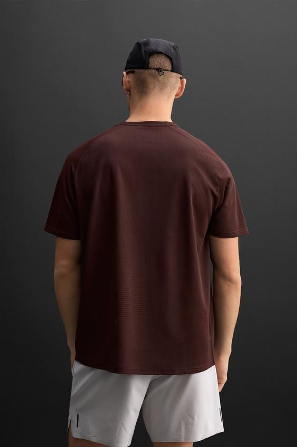 ZARA ПЕРФОРИРОВАННАЯ СПОРТИВНАЯ ФУТБОЛКА, КОРИЧНЕВЫЙ