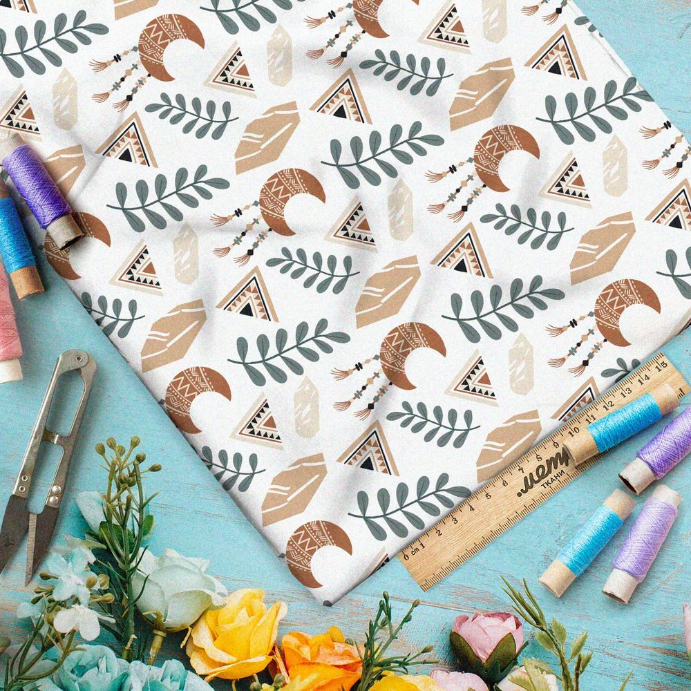 Ткань мембрана племенные символы и листья на бежевом фоне