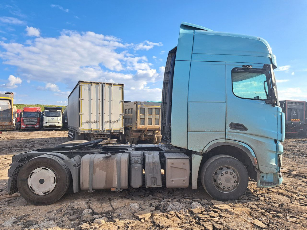 Shacman (Shaanxi) SX* 4x2 Седельный тягач SX4188YY381 (Дизельный, 12,5 л, 473 л.с., МТ)