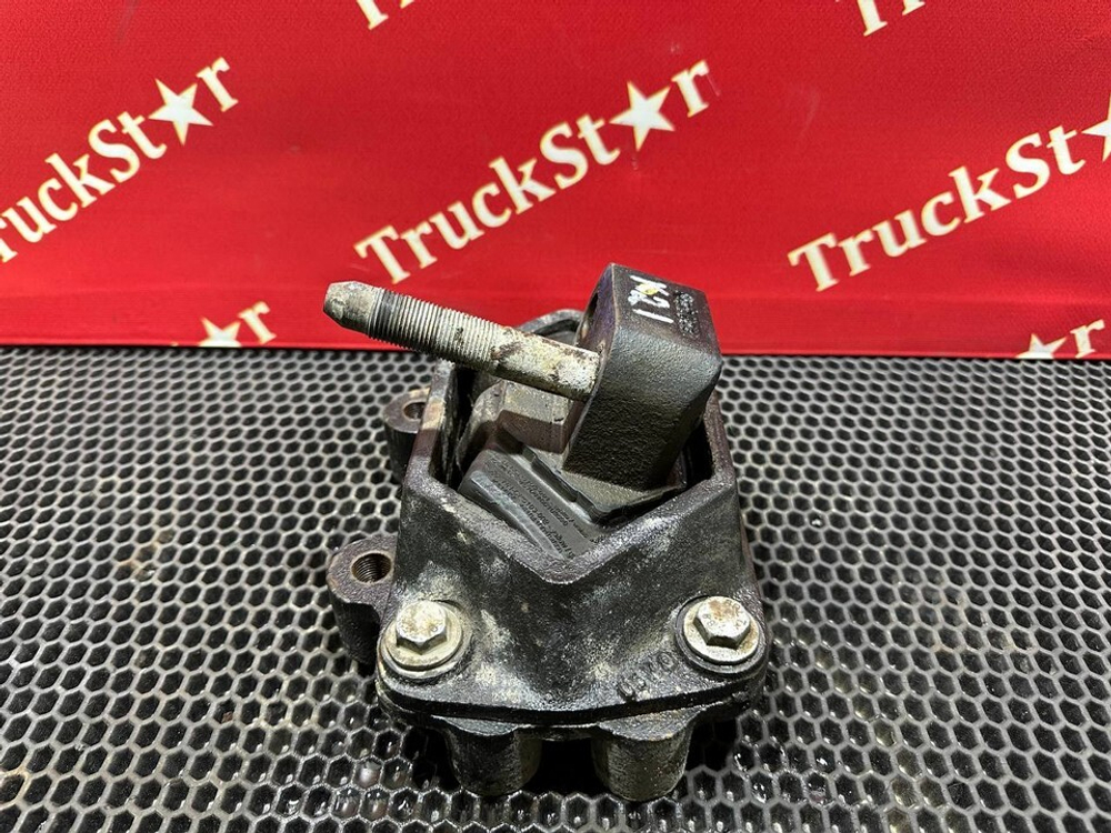 Подушка двигателя 2020г