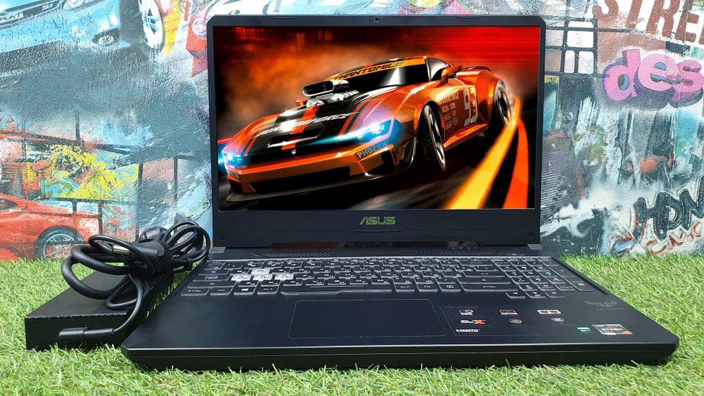 Игровой 17.3" asus i7-7/8 Gb/GTX 1050 4 Gb/FHD