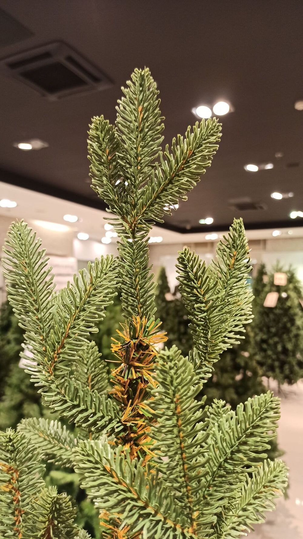 Искусственная ель на ножке «Датская» (Литая хвоя) высота от 1.2 м до 2.4 м