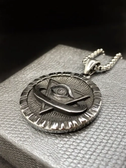 Магический кулон оберег амулет Пирамида с Глазом на цепочке