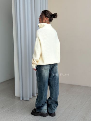 Молочный свитер на молнии