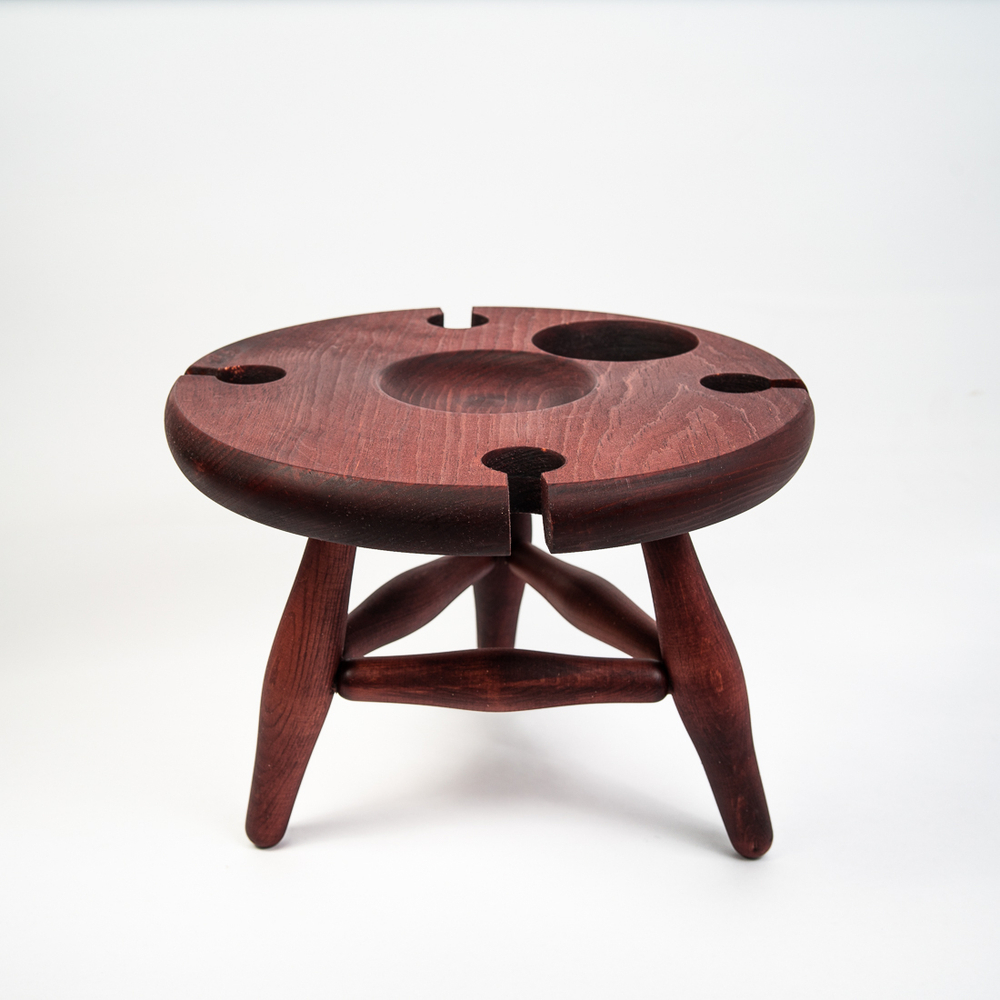 Винный столик из древесины кедра на ножках. VN8