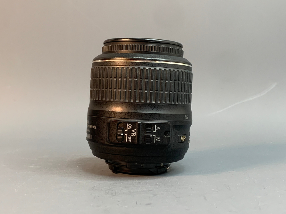 Nikon D3000 Kit 18-55mm 15.600 кадров