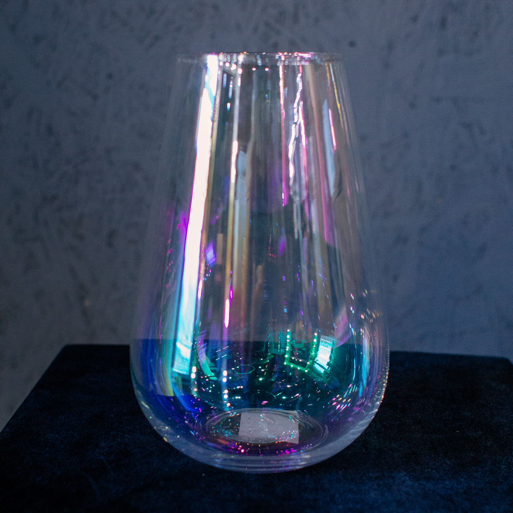 9. Прозрачная стеклянная ваза в форме капли