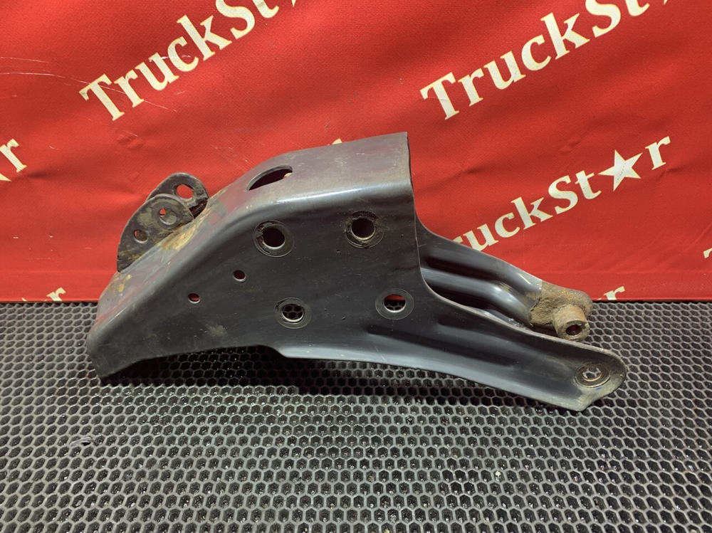 Кронштейн замка кабины правый