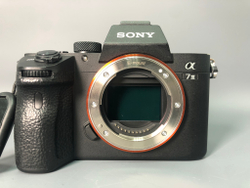 Sony A7 III, 74010 кадров пробега.