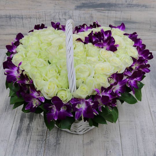 Композиция из розы и орхидеи "Анатомия страсти"