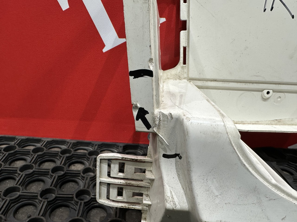 Корпус подножки левый