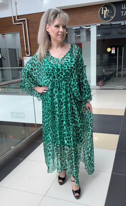 Двойное, длинное, эффектное платье в изумрудном цвете