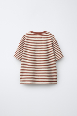 ZARA КОМПЛЕКТ ИЗ ФУТБОЛКИ И ШОРТОВ В ПОЛОСКУ ИЗ МАХРОВОЙ ТКАНИ, КОРИЧНЕВЫЙ/БЕЛЫЙ