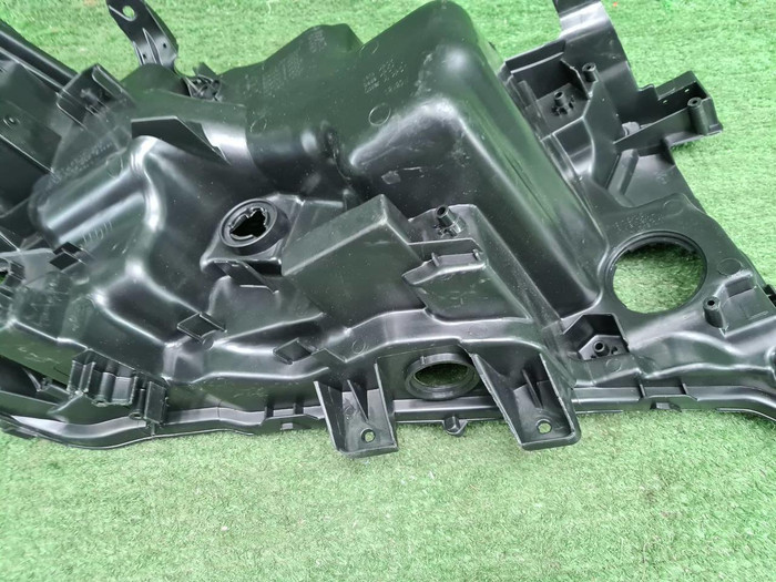 Корпус фары левый Toyota Land Cruiser 200 (15-21)