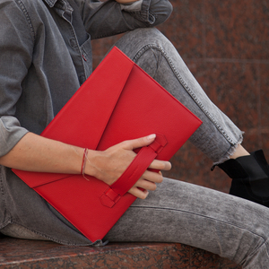 Чехол для MacBook Pro 13" Maccase Easy из натуральной кожи теленка, красного цвета