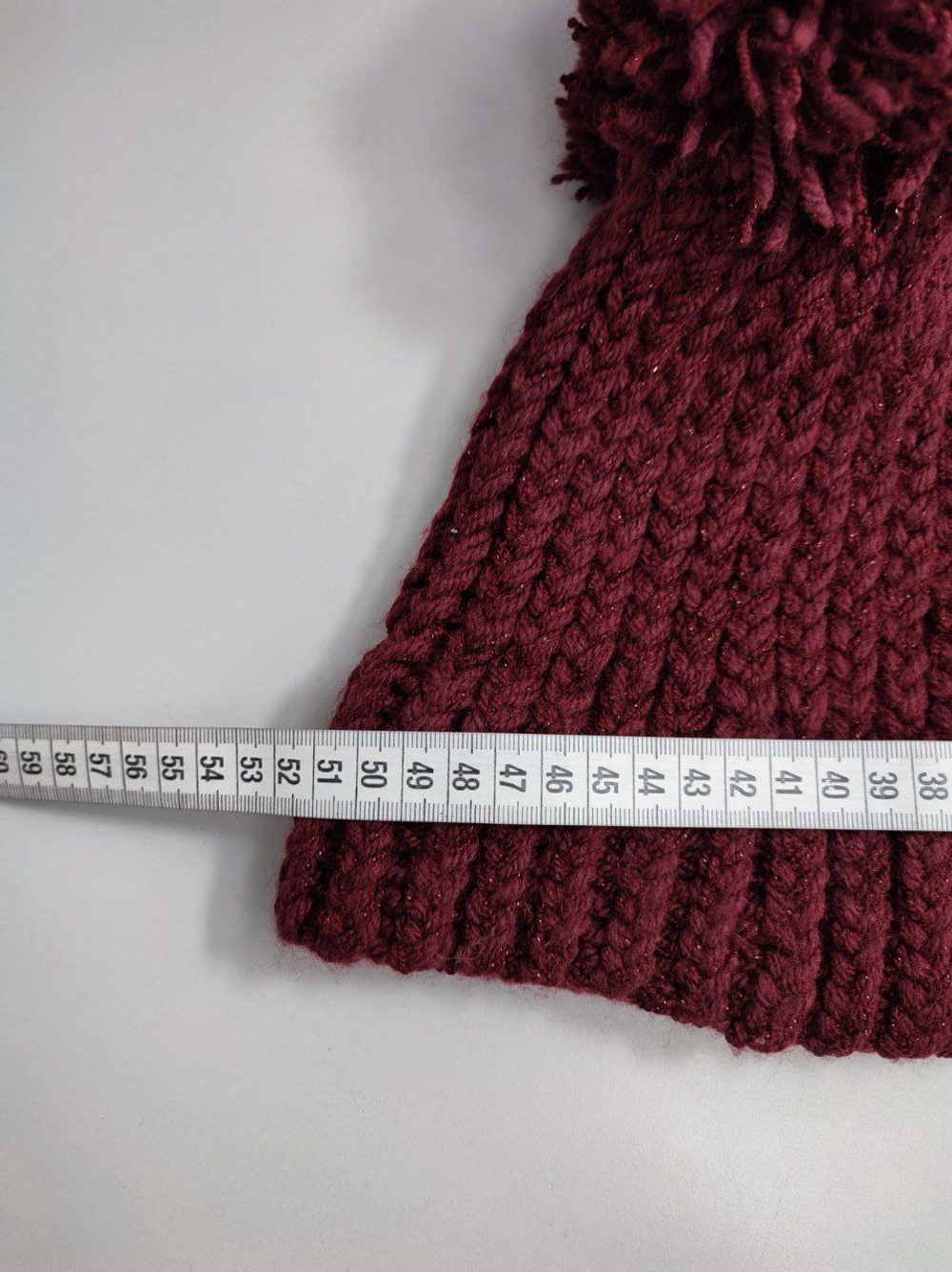 Шапка бордо с помпоном