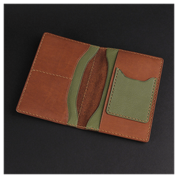 Кожаная обложка на паспорт «Рысь»