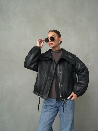 Черная куртка-пуховик из эко-кожи с накладным мехом