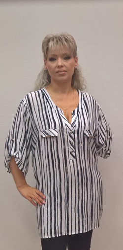 Блузон-рубашка в вертикальную полоску с клапанами на кармашках