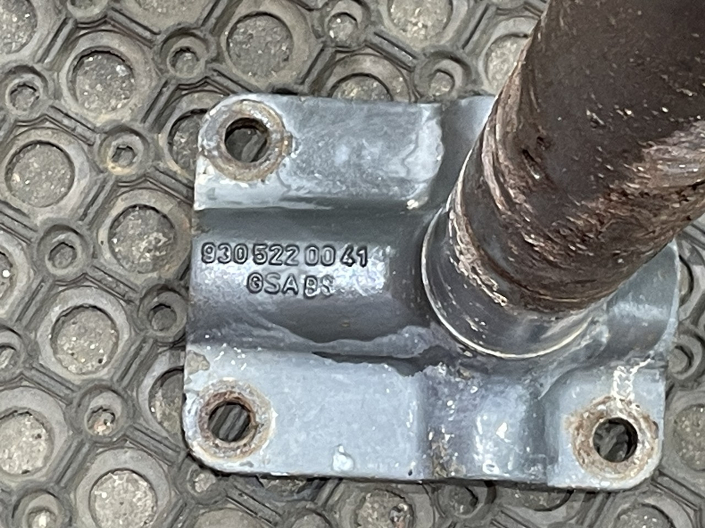 Кронштейн крыла заднего