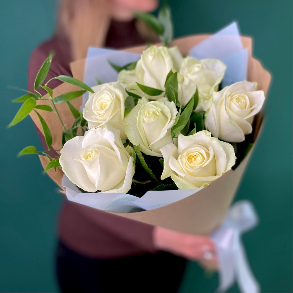 букет из белых роз купить в москве