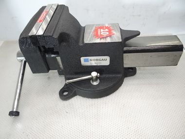 Тиски слесарные