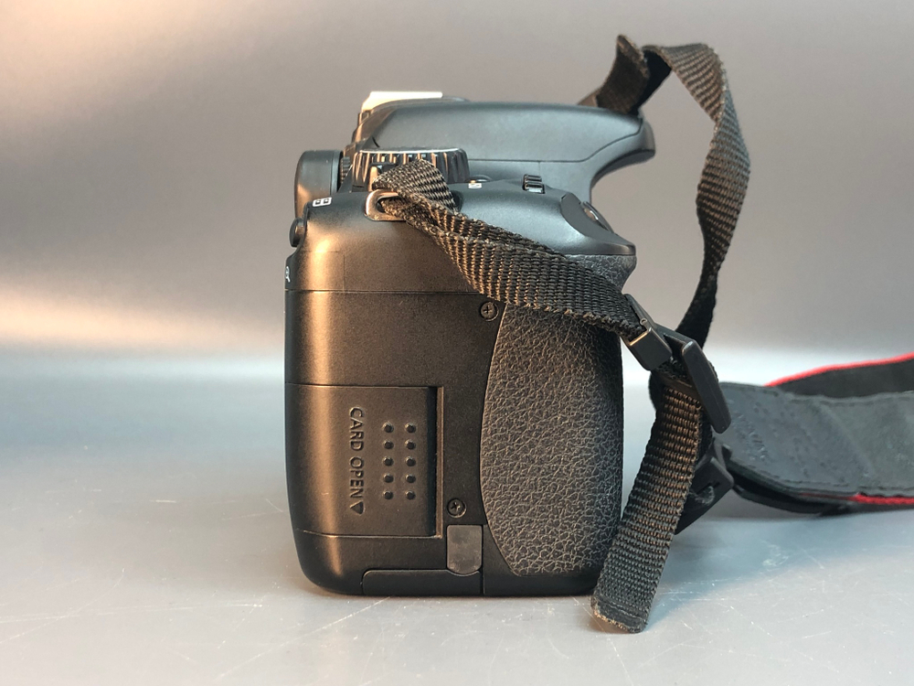 Canon 550D Kit 18-55mm, 12.890 кадров пробега