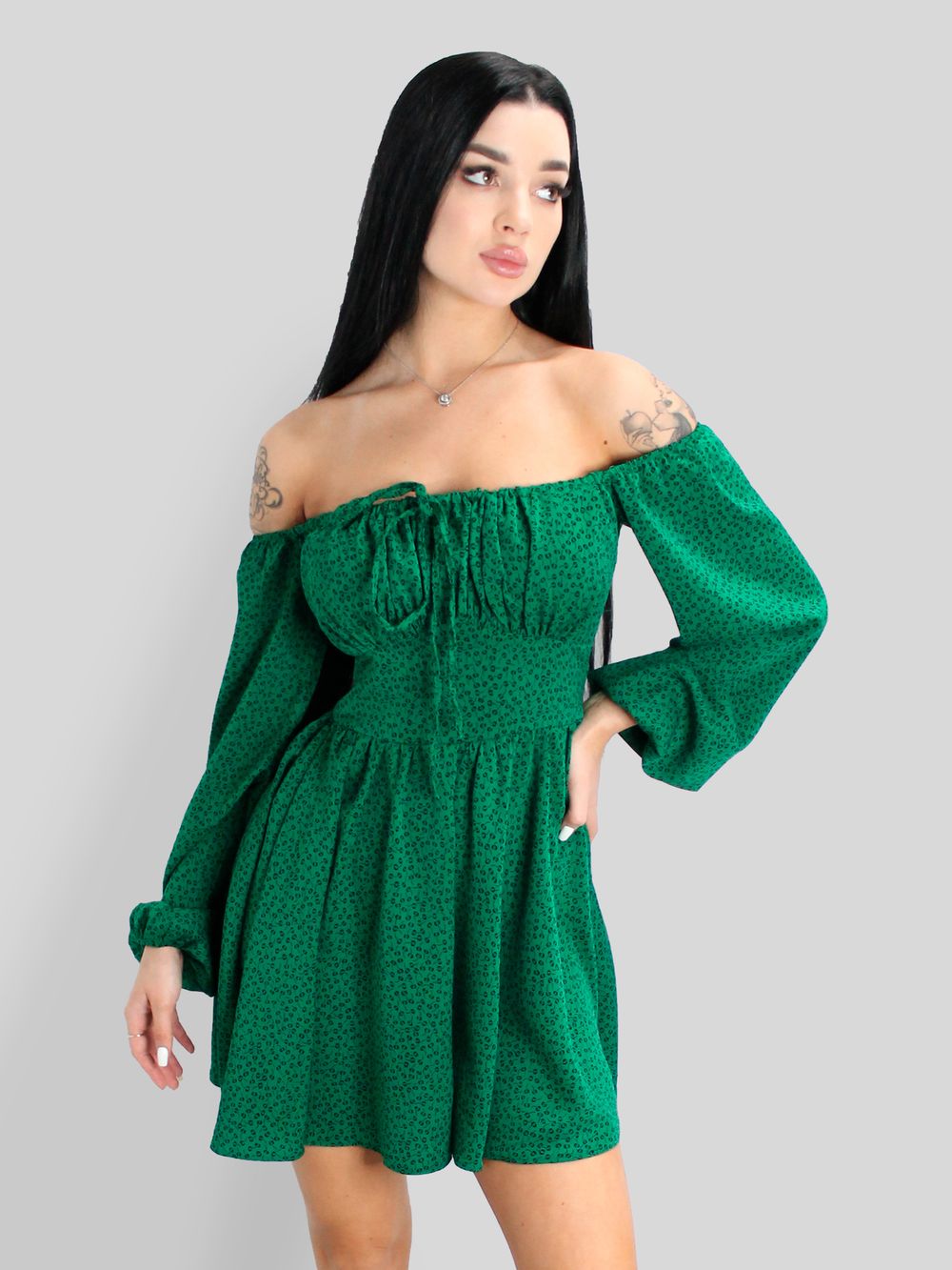 Платье By Style Janetta короткое с длинными рукавами на молнии сзади\Зеленый Nadya