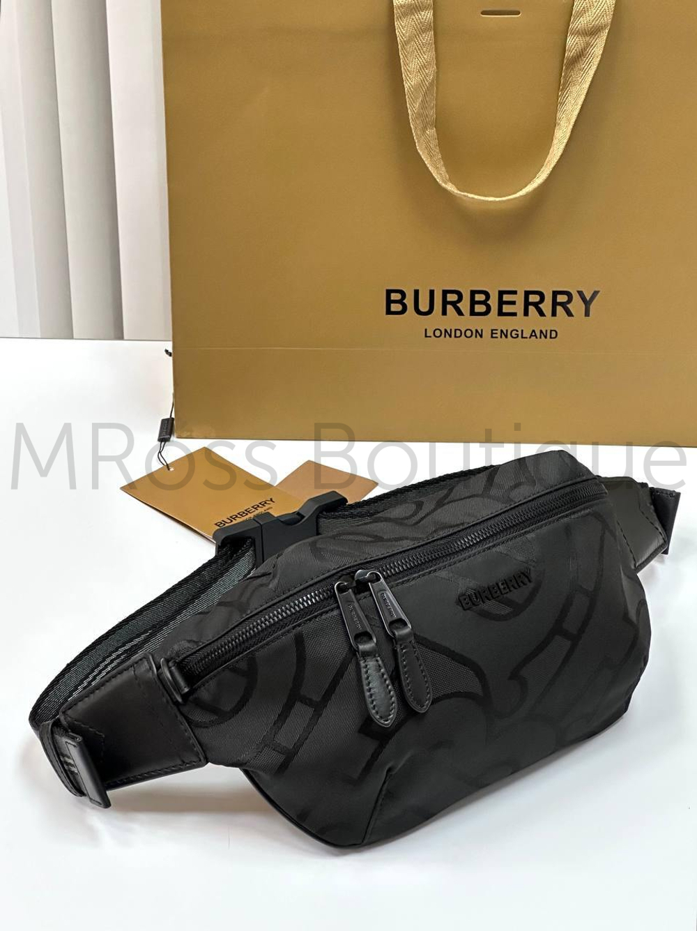 Сумка на пояс Burberry с узором