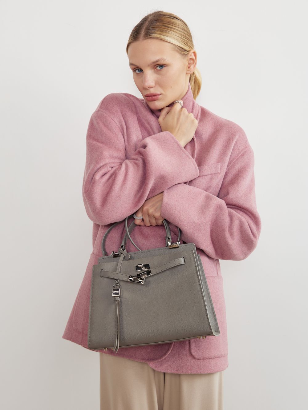 БРЕЛОК CHARM 01 EPSOM GREY