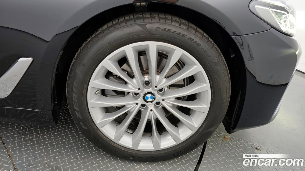 BMW 5 Series (G30) 520i Luxury (06.2022)