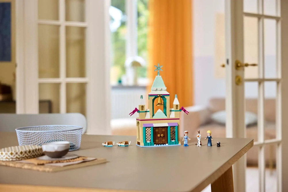 Конструктор LEGO Disney 43265 Замороженный замок Эренделл