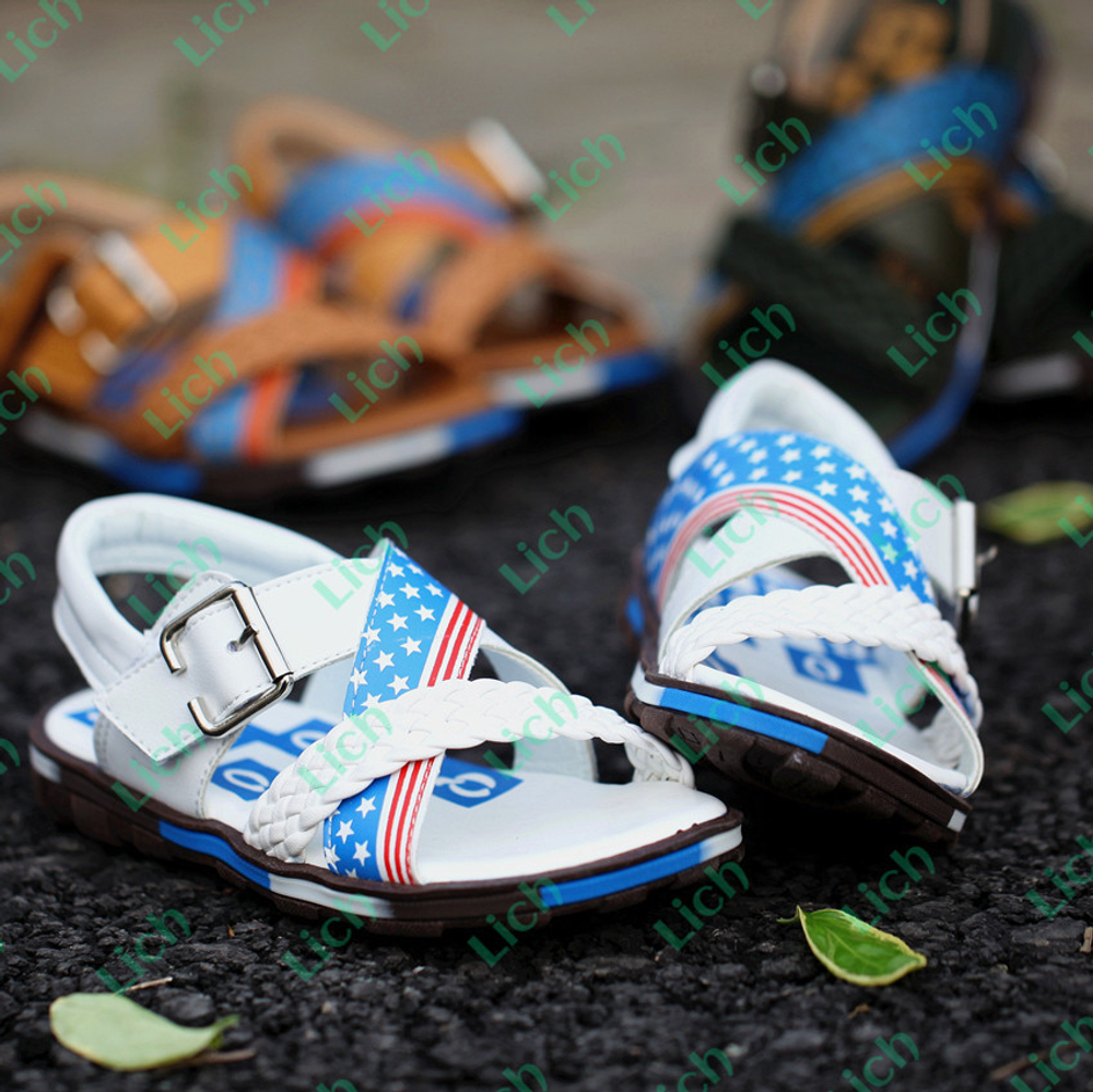 Сандалии детские с изображением звезд и застежкой на ремешок