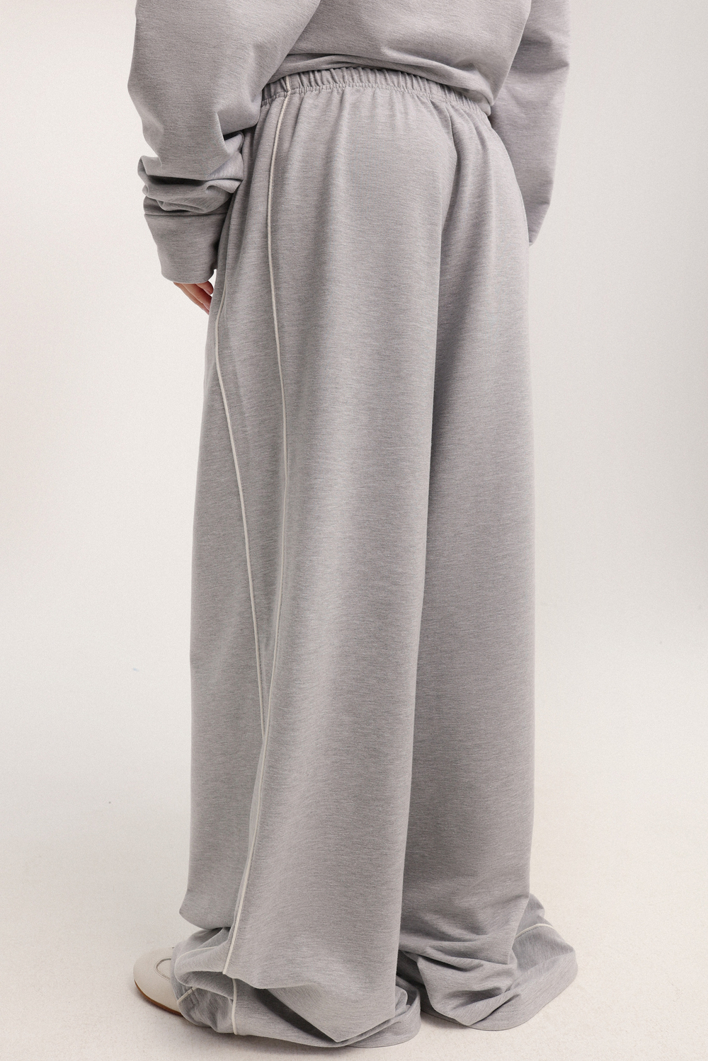 Брюки из трикотажа с кантами