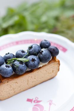 ЧИЗКЕЙК "ТОПЛЕНОЕ МОЛОКО" С ГОЛУБИКОЙ