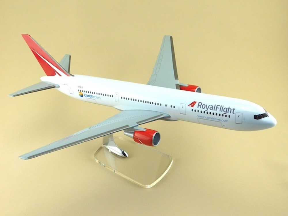 Модель самолета Boeing 767-300 (М1:100, Royal flight)