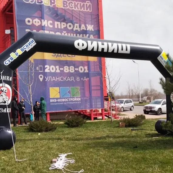 Герметичная надувная арка на опорах