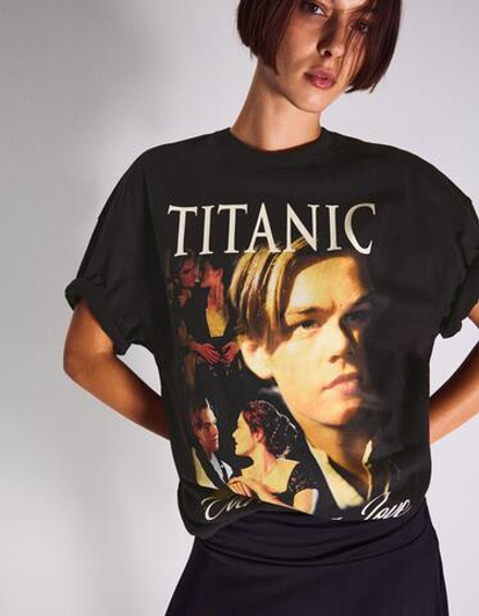 BERSHKA Футболка с короткими рукавами "Титаник", черный