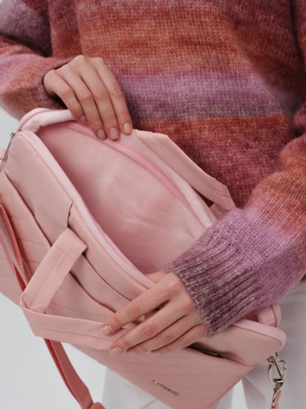 Легкая сумка для ноутбука 14" и 15,6" с карманом и ремнем на плечо (Стеганый розовый)