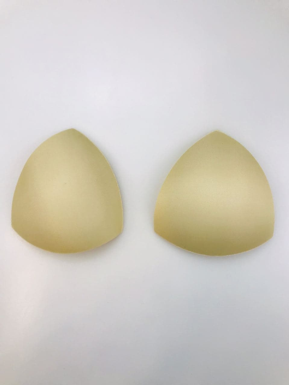 Чашечки треугольные бежевые 75 (А)